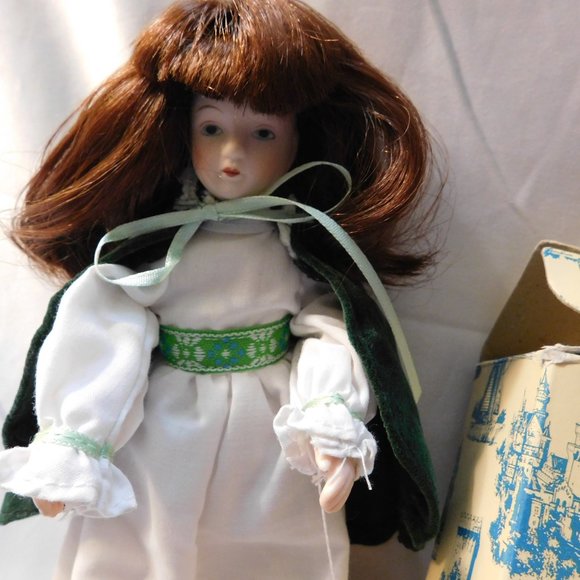 Vintage Porcelain International Dolls Colleen Ireland by Russ - Picture 7 of 7